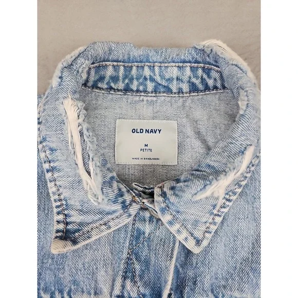 Old Navy Denim Jacket Women's‎ Medium Petite Light Blue Distressed Destructed - Picture 3 of 9